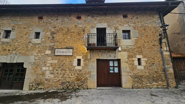 CASA DE PIEDRA CON JARDÍN EN EL CASCO HISTÓRICO DE VILLASANA - foto 4
