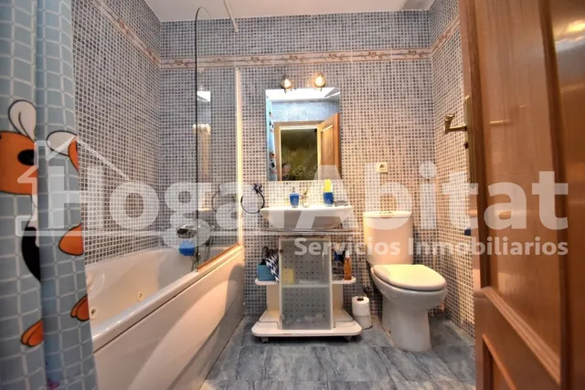 ADOSADO SEMINUEVO CON PISCINA, 2 TERRAZAS Y AMPLIO GARAJE — 30