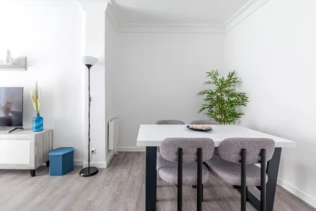 AVC INMOBILIARIO ALQUILA PISO — 28