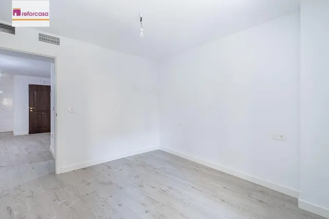 Piso reformado en Avenida Barcelona — 10