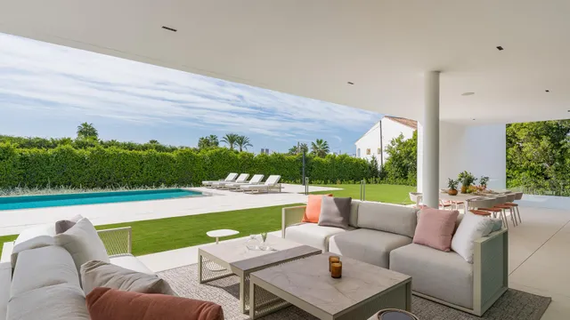 Sofisticada villa con vistas al mar en la Milla de Oro, Marbella — 8