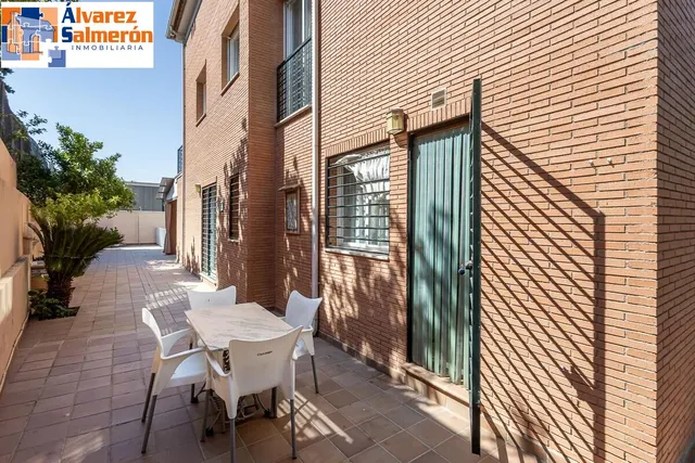 EXCLUSIVO CHALET INDIVIDUAL EN HUÉTOR VEGA — 50