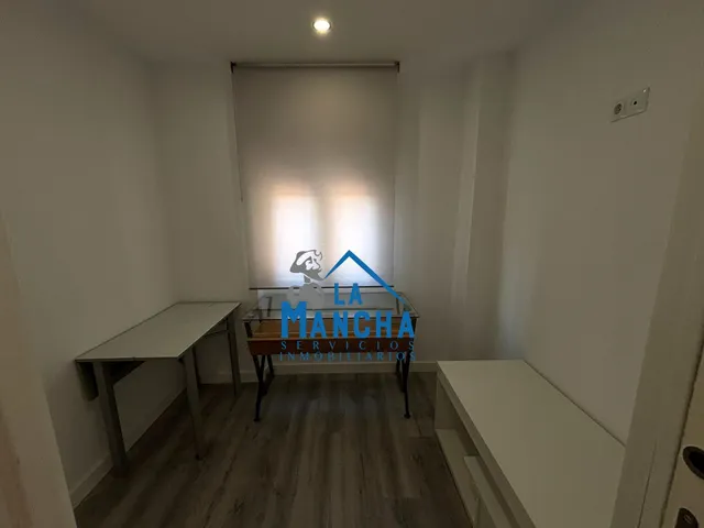 *720€ al mes* inmobiliaria la mancha alquila piso en zona centro de salud canal maria cristina de Albacete — 27