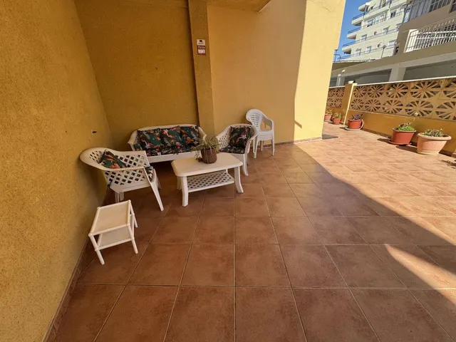 APARTAMENTO A ESCASOS METROS DEL MAR, CON PISCINA. — 17