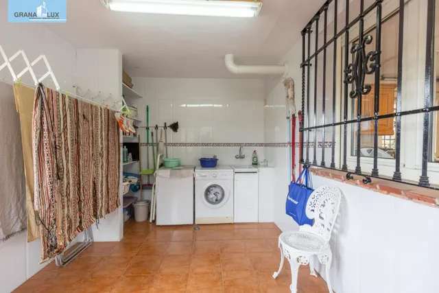 Complejo industrial con vivienda en Alhendín con 2500 metros cuadrados — 22