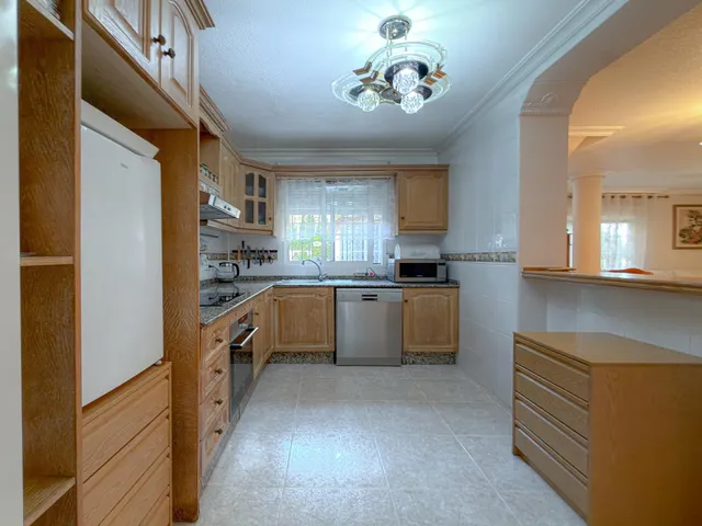 Orihuela Costa! Impresionante Villa Mediterránea con generosa parcela y amplias terrazas + Solarium privado con increíbles vistas panorámicas — 33