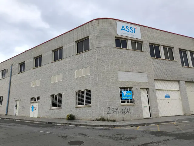Tu espacio profesional con luz natural en el corazón industrial de El Masnou — 6