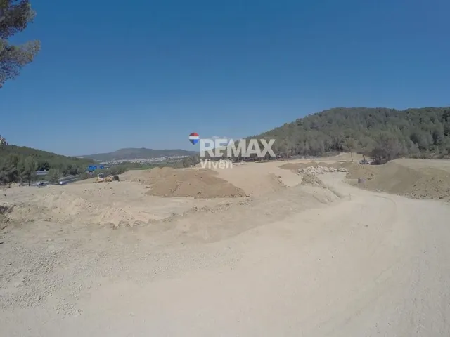 Terreno super bien ubicado con vistas al mar y Sitges en Levantina-Quint Mar-Montgavina — 3