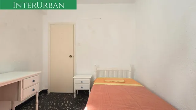 Piso de 3 dormitorios con balcón en Almàssera, cerca de Valencia — 18