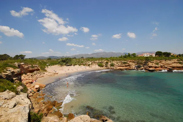 Inversores: Casa con 822 m2 de parcela a 300 m de las playas - foto 2