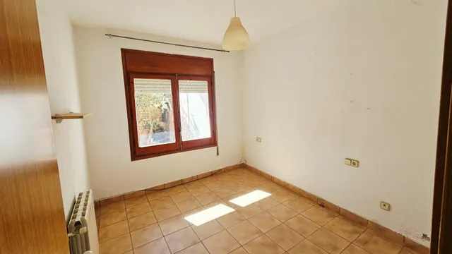 CASA PLANTA BAJA CON 2 VECINOS CON JARDÍN — 21