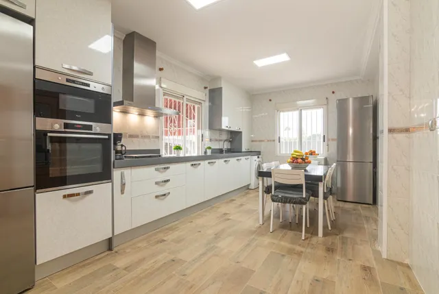 Chalet sito en Valverde con 6 habitaciones, 3 baños, piscina y garaje — 23