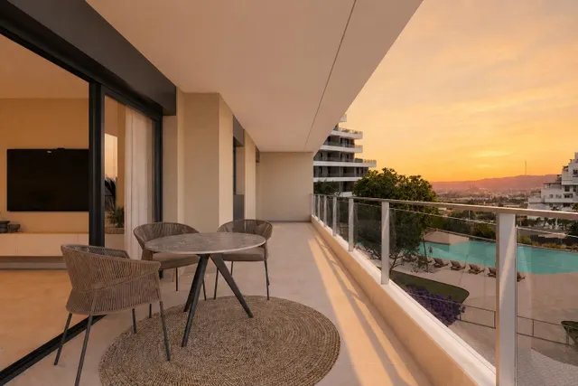 Tu nuevo hogar en AURA: 3 dormitorios, terraza y piscina. — 11