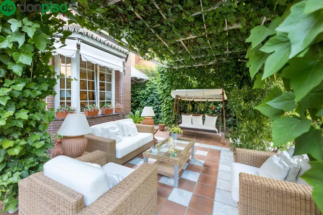 CHALET ADOSADO EN URBANIZACIÓN ADORATRICES — 10