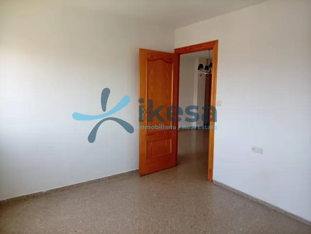 Amplio Piso de 3 habitaciones en La Chana, Granada — 16