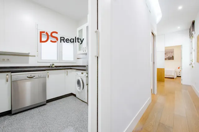 Ds realty presenta | vivienda exterior con tres balcones y terraza frente al templo de debod — 16