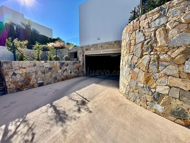 Villa Benamor 3 – Elegancia Moderna en Las Colinas Golf - foto 3