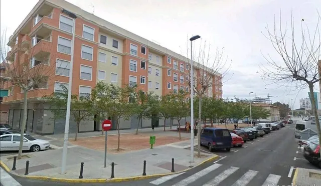 LOCAL para poner tu NEGOCIO o con posibilidad de CAMBIO DE USO. — 37