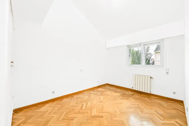 Chalet en pleno centro de Torrelodones, para disfrutar de la comodidad de tenerlo todo cerca sin renunciar al espacio de una vivienda unifamiliar. — 25