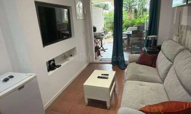 Planta baja de 2 habitaciones con terraza en complejo con pi