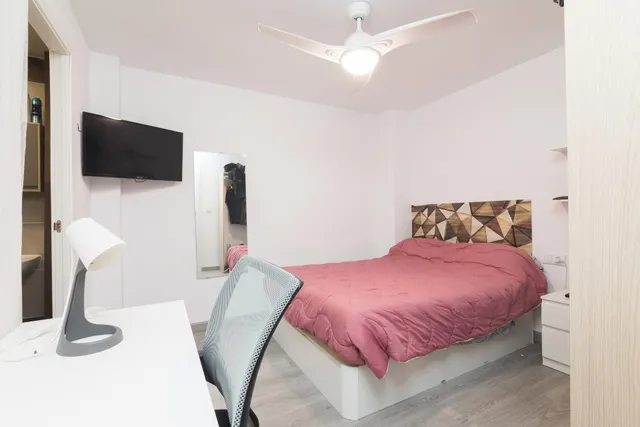 Se vende este gran piso junto Corazón de Jesús con 5 habitaciones y 5 baños ideal como inversión para rentabilizarlo!!! — 11