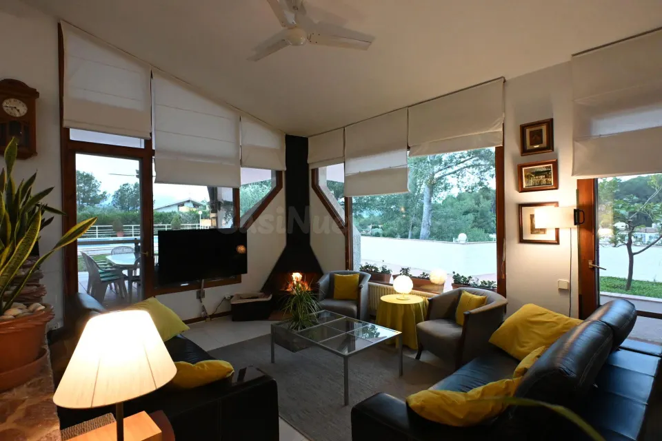 Chalet exclusivo en Tortosa con vistas a Els Ports, piscina y jardín privado