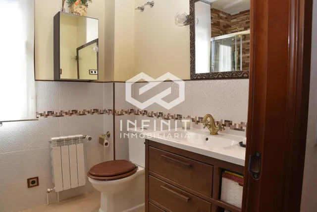 Una casa que impresiona por fuera y enamora por dentro... ¡IMAGINA TUS VERANOS AQUÍ! Piscina, barbacoa, pérgola y zona chill out — 37