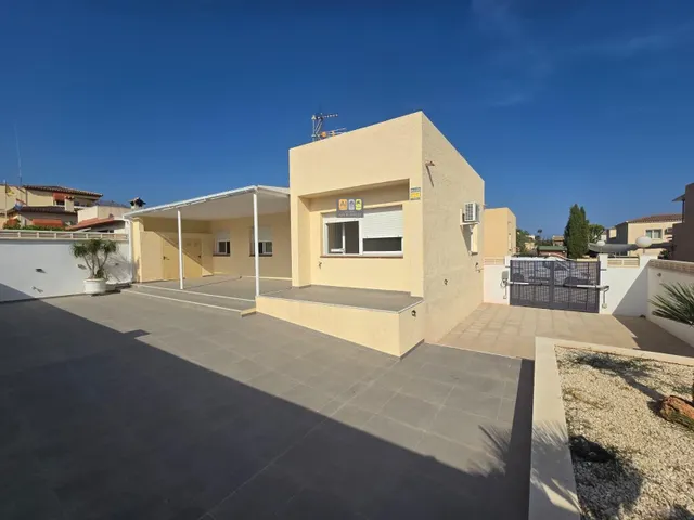 CHALET ADOSADO EN LA NUCÍA (BELLO HORIZONTE) — 2