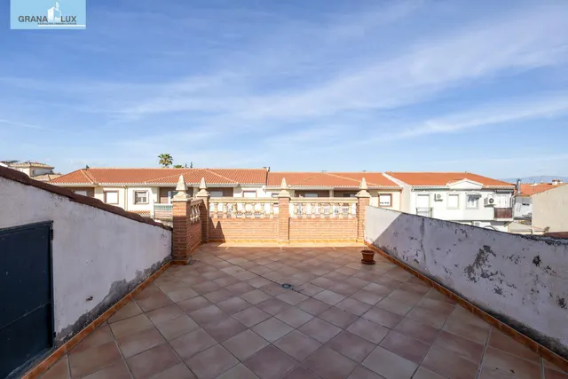Casa adosada junto parada metro en Churriana — 28