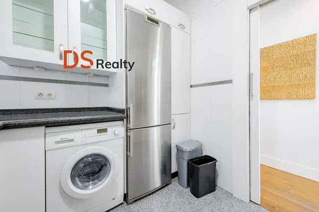Ds realty presenta | vivienda exterior con tres balcones y terraza frente al templo de debod — 19