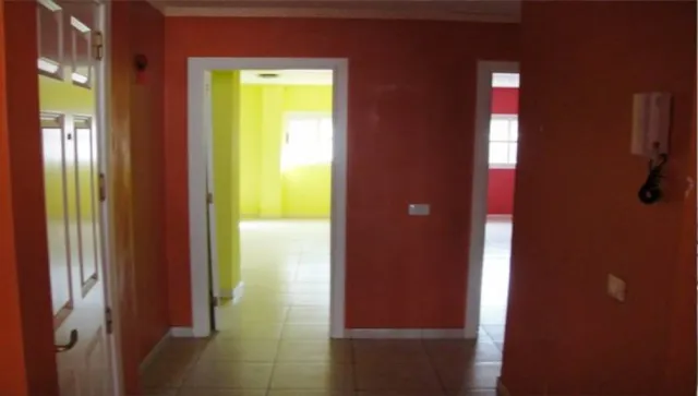 San Isidro, Piso de 75 m2, con garaje y trastero con todos los servicios cercanos. — 3