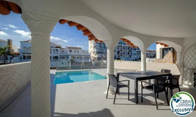 Magnífica casa de pescador con fondeo y piscina — 24