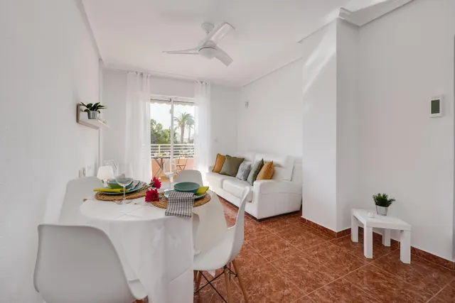 Apartamento de dos dormitorios en residencial con piscina comunitaria — 7