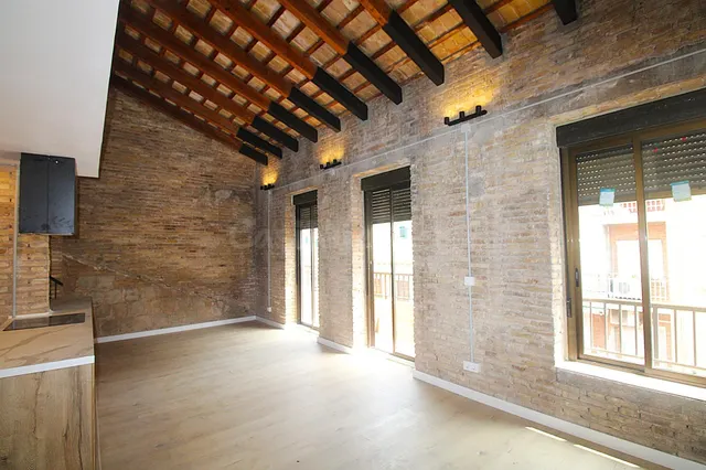 Vivienda singular con terraza en Castellar. - foto 3