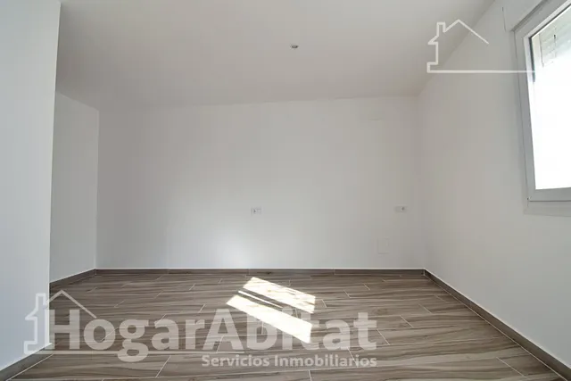 Casa reformada con terraza y garaje en el centro — 34