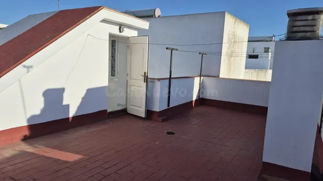 VIVIENDA ADOSADA EN CAMPOSOTO CON PATIOS Y  AZOTEA — 3