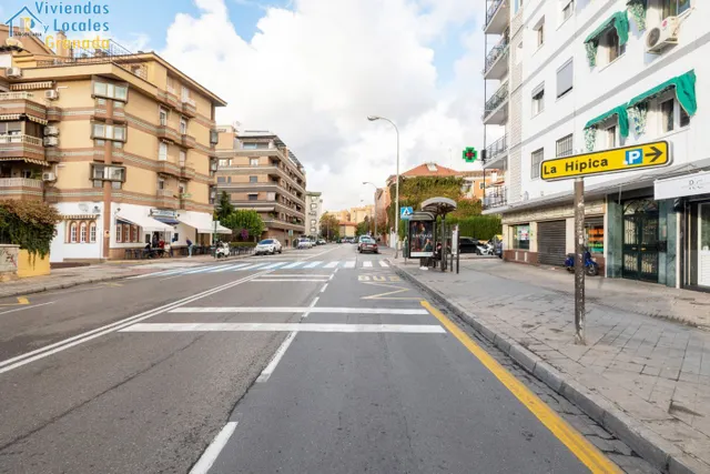 Localazo en esquina con mas de 30 de fachada. Avd de Dilar junto ambulatorio del Zaidín — 16