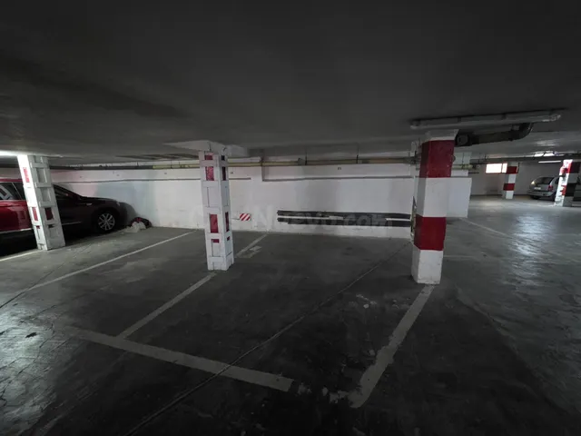 PLAZA DE GARAJE PARA COCHE GRANDE ENTRE ALAMEDA DE HÉRCULES  - foto 4