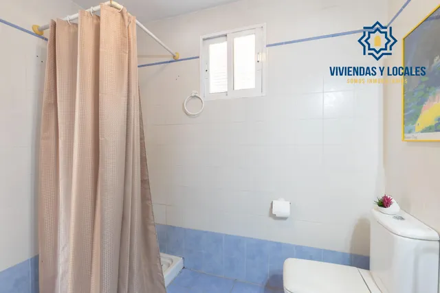 Amplia adosada en una de las mejores zonas de Churriana de la Vega — 31