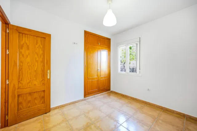 Chalet  Familiar en Zona La Dehesilla;  Tranquila y Accesible — 22