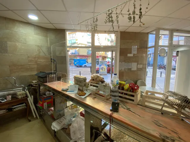 LOCAL COMERCIAL EN LA ZONA NOU MOLES — 18