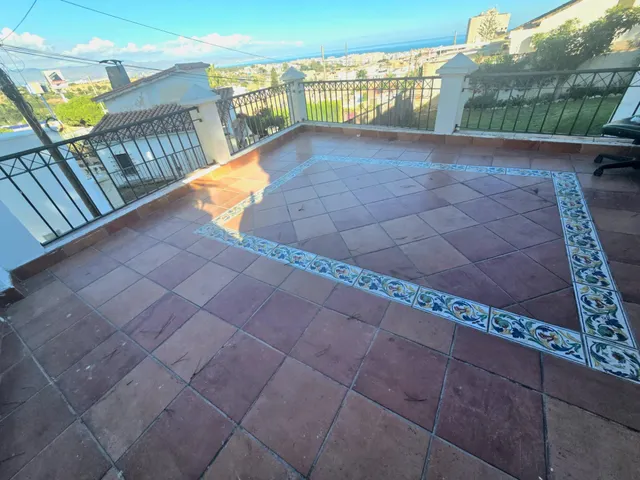 Chalet independiente con gran jardín y espectaculares vistas al mar — 28
