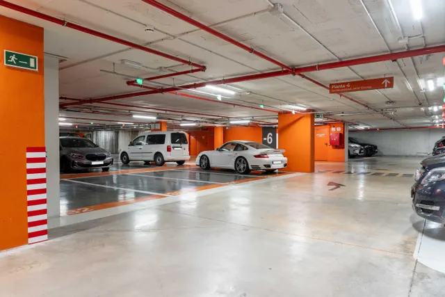 Parking 12m² en alquiler - Eixample — 28