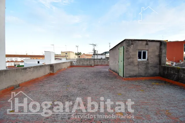 Gran casa de pueblo esquinera con trastero y terraza — 2