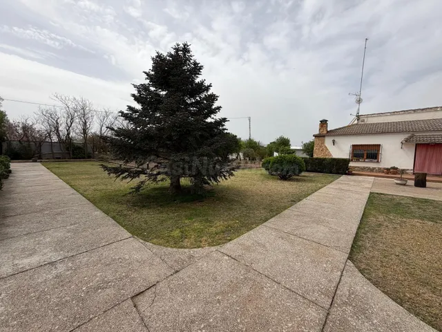 Impresionante Chalet en Albacete con Amplios Espacios y Jard - foto 4