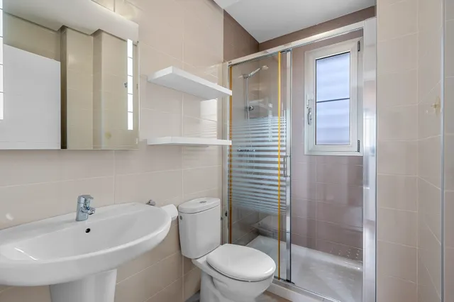 Apartamento de 2 dormitorios y 2 baños en los dolses ( orihuela costa ) — 30