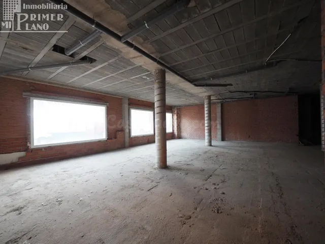Amplio Local Comercial en el Corazón de Argamasilla de Alba - foto 4