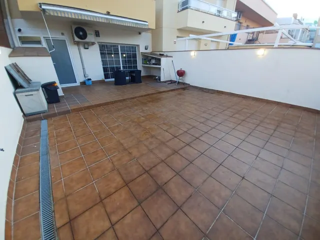 Gran casa en venda  a 100 metres del mar, llesta per entrar-hi a viure — 33