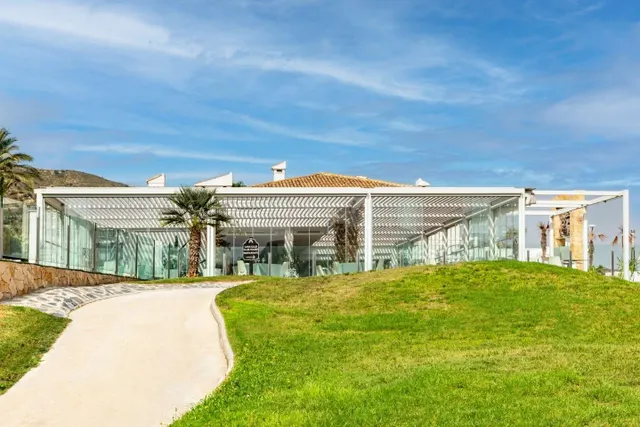 Gran Apartamento de 3 Dorm y 3 Baños con Terraza y Jardin en Urb. de Lujo con garaje y trastero en Campo de Golf — 12