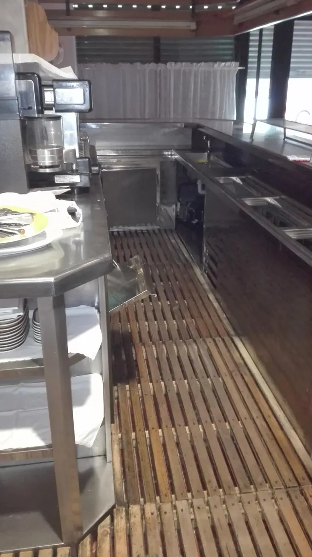 Bar en funcionamiento. Ave maría — 7